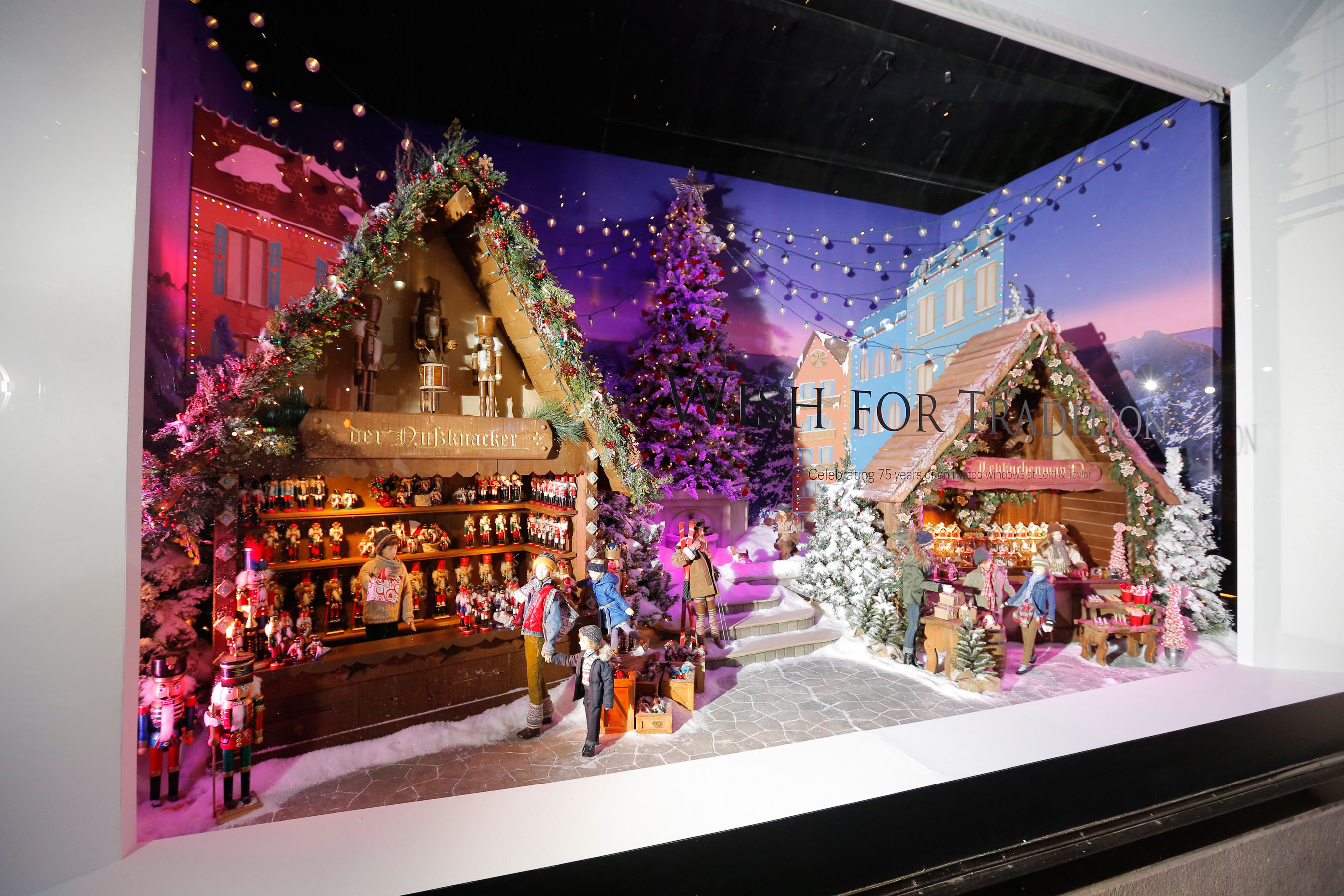 lord and taylor christmas display 2020 Lord And Taylor Nyc Christmas Windows 2020 Axvxsh Newyearclubs2020 Info lord and taylor christmas display 2020