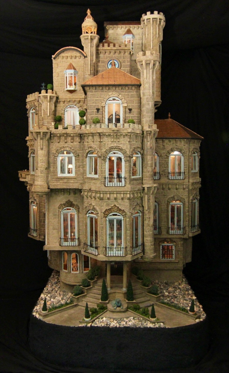 Astolate Dollhouse castle