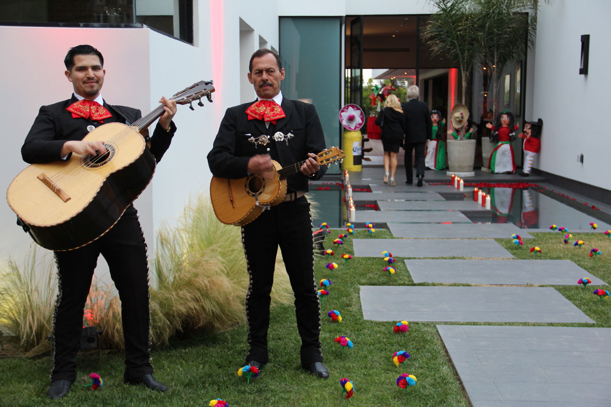 Cinco de Mayo party - mariachi del toro