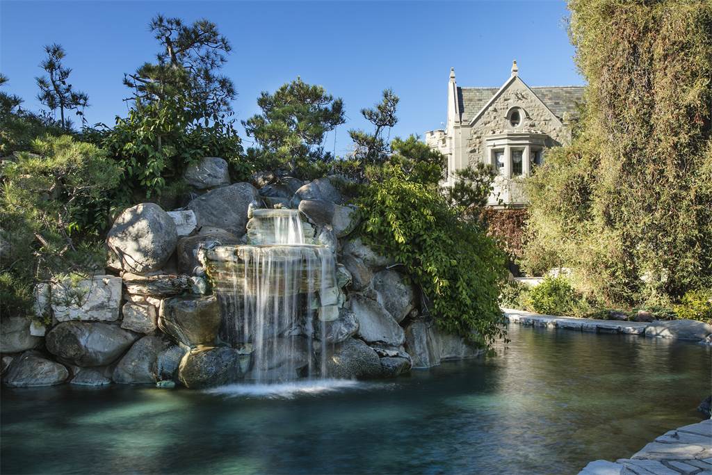 playboy mansion 