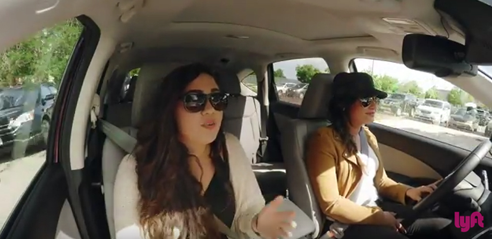 Demi Lovato, undercover lyft