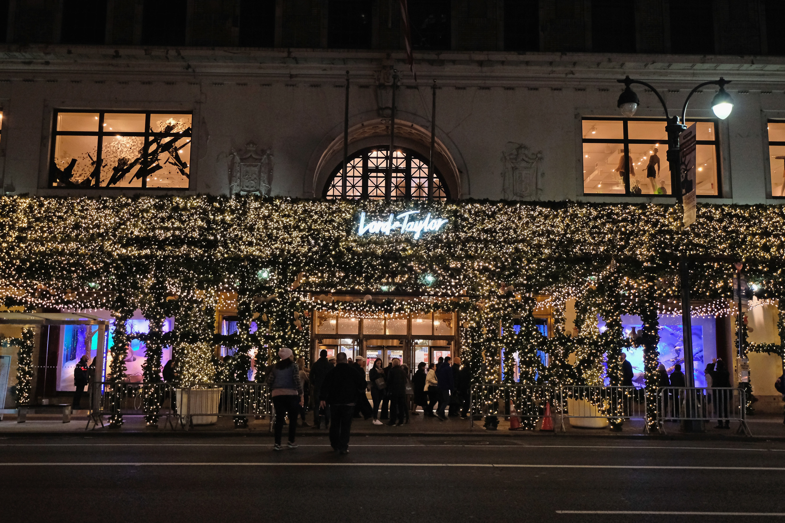 lord & taylor holiday window