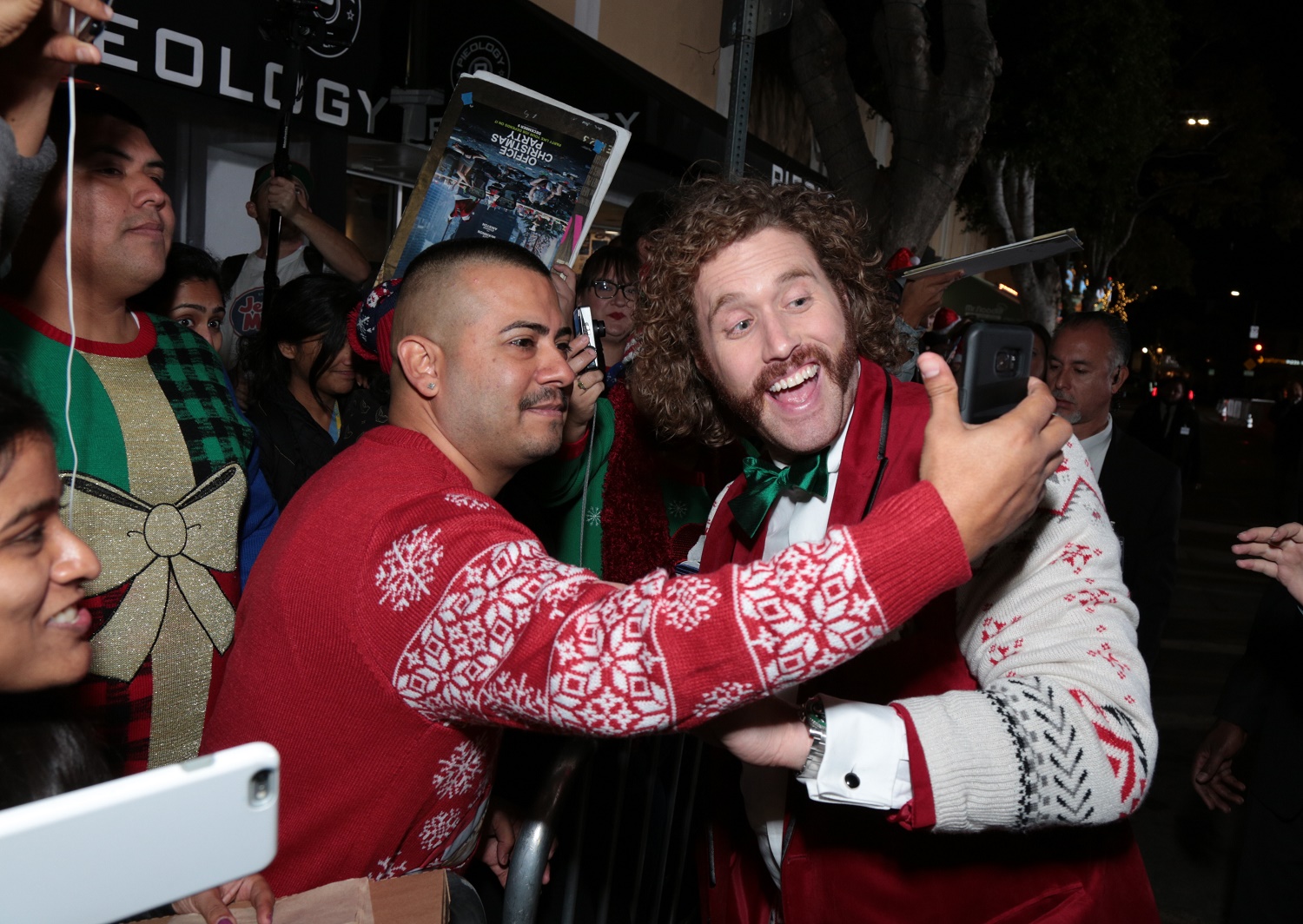 jennifer aniston, tj miller, office christmas party premiere