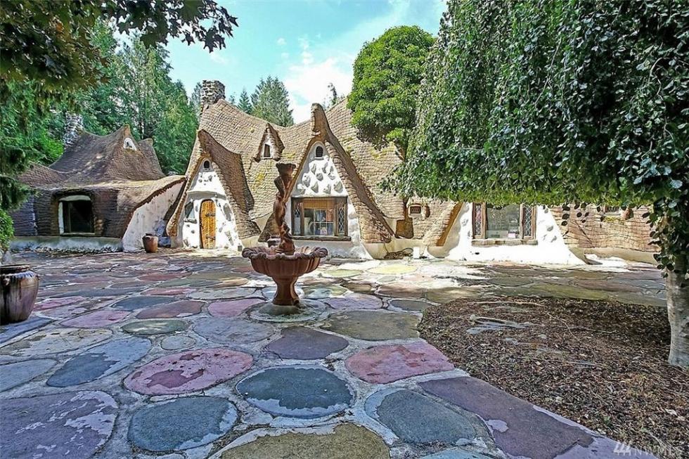 snow white, cottage, real estate