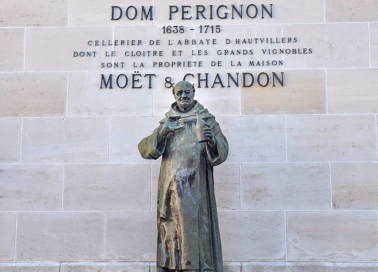 dom perignon statue