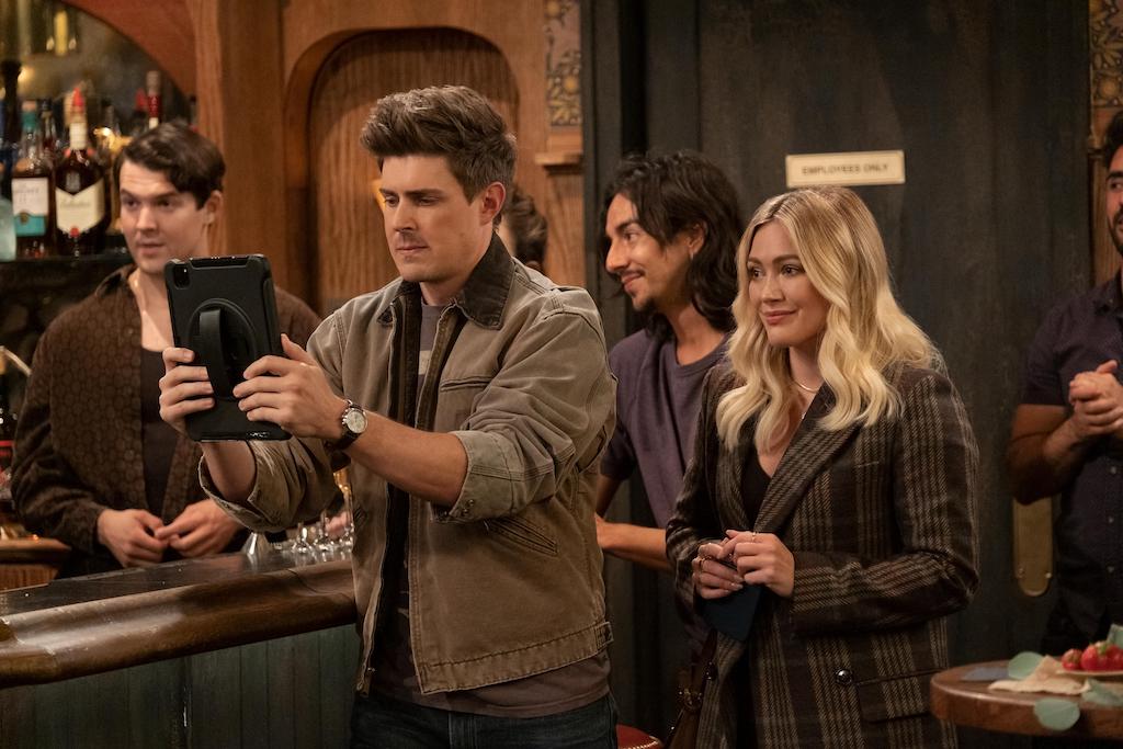 chris lowell, how i met your father, pamela price, interview, hilary duff