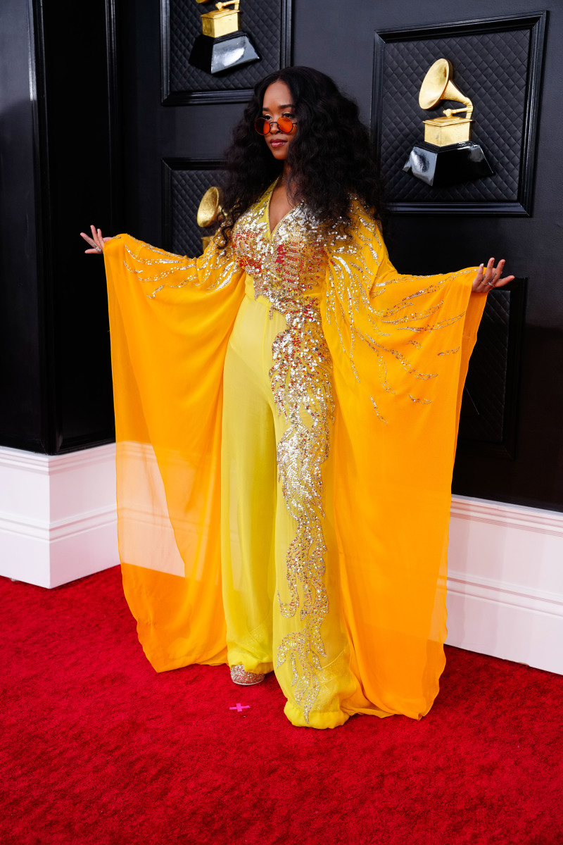 H.E.R. grammys red carpet