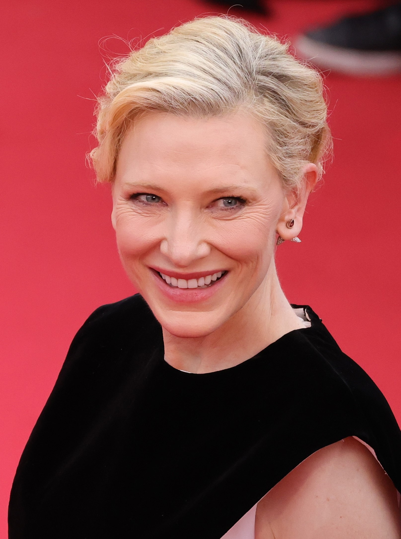 cate blanchett, cannes, mary greenwell, makeup, armani