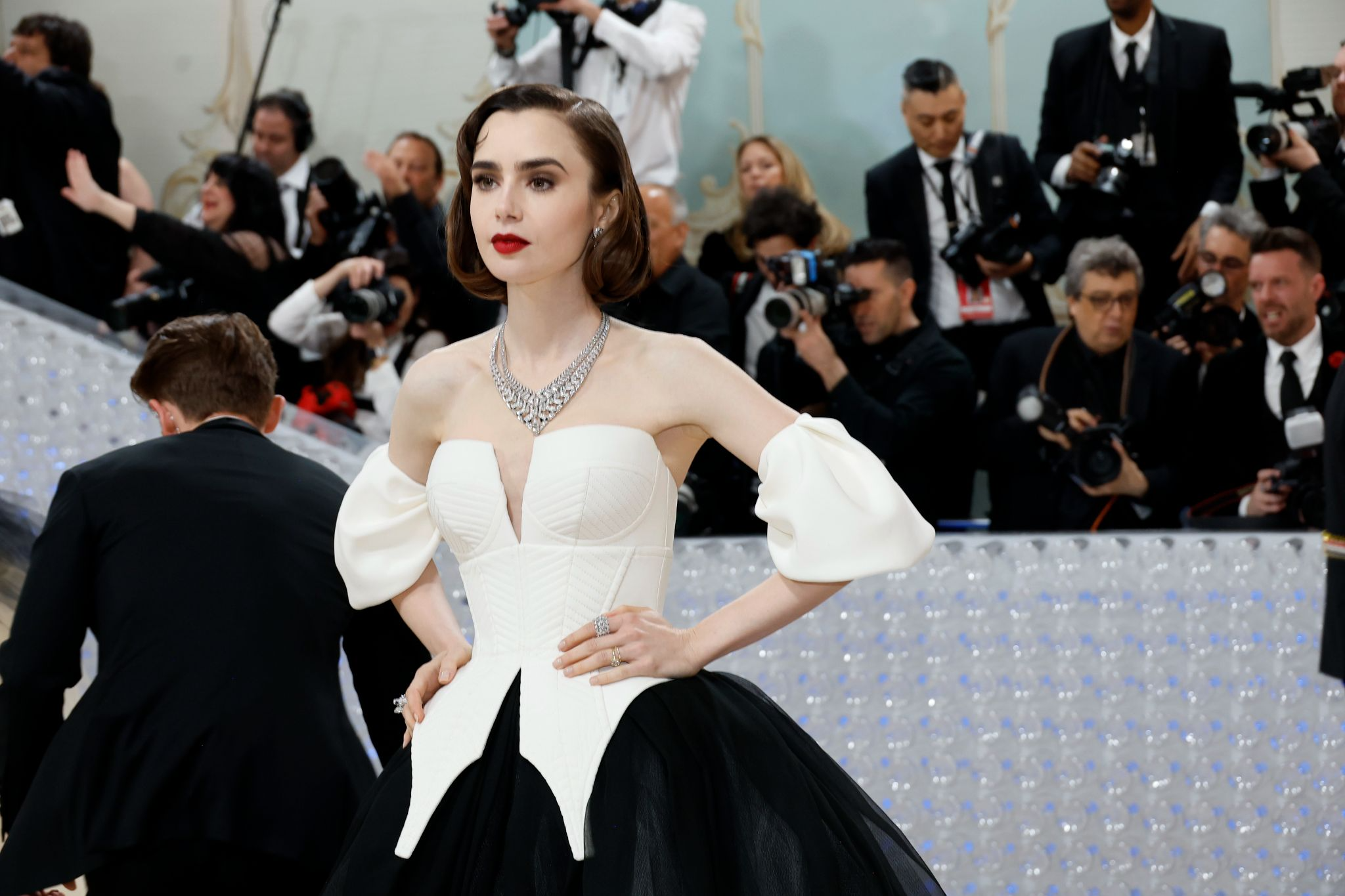 fiona stiles, lily collins, lancome makeup, met gala