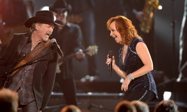 KIX BROOKS OF BROOKS & DUNN, REBA