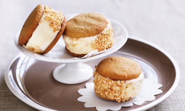 20130720092225Peanut_butter_ice_cream_sandwiches