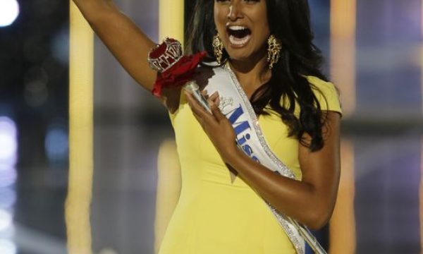 20130916003640Miss_America_2014_Nina_Davuluri