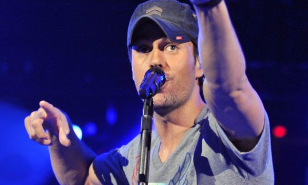 20131119104054Enrique_Iglesias_Latin_Grammys