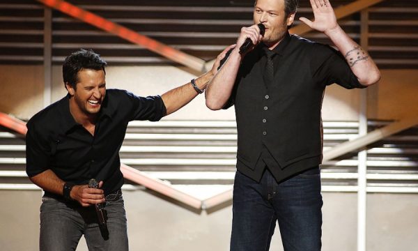 20131202101911Blake_Shelton_and_Luke_Bruan