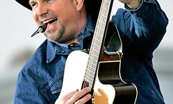 20131209163619Garth_Brooks_1