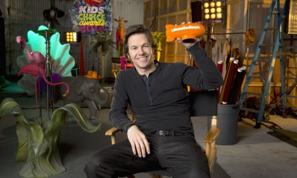 20140129134705Mark_Wahlberg_Nickelodon_Kids_Choice_Awards
