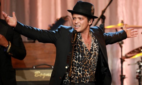 20140131104746Bruno_Mars_Super_Bowl_Halftime