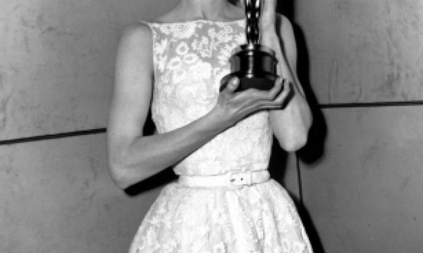 20140301090632Audrey_Hepburn_Dove