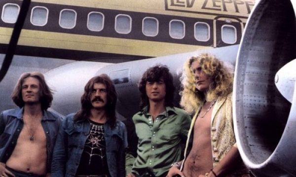 Led Zeppelin, near Starship JFK airport. Foto by Bob Gruen July 1973 01