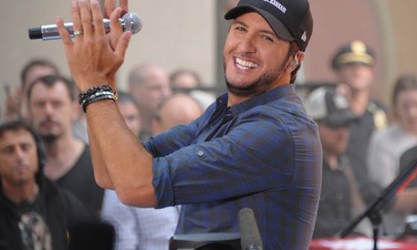 20140428110504Luke_Bryan_Stagecoach_AXS