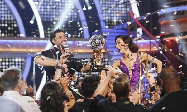 20140521122131Meryl_Davis_and_Maksin_Chmerkovskiy_Dancing_With_The_Stars