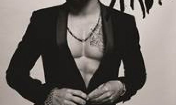20140623153003Lenny_Kravitz_Strut