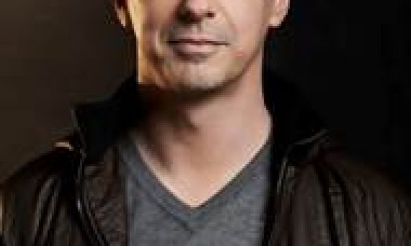 20140708164509Sean_Hayes_