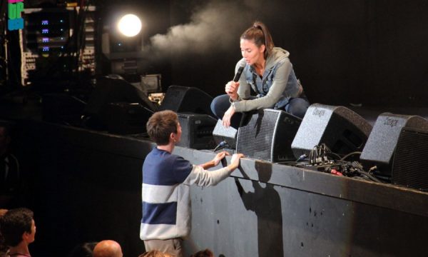 20140916181216Whitney_Cummings_Oddball_Comedy_Festival___LATF_USA