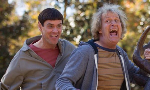 20141113205352__Dumb_and_Dumber_To___movie_review_by_Adrian_Vina___LATF_USA