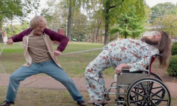 20141113205416__Dumb_and_Dumber_To___movie_review_by_Adrian_Vina___LATF_USA