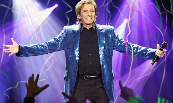 20141119104145Barry_Manilow