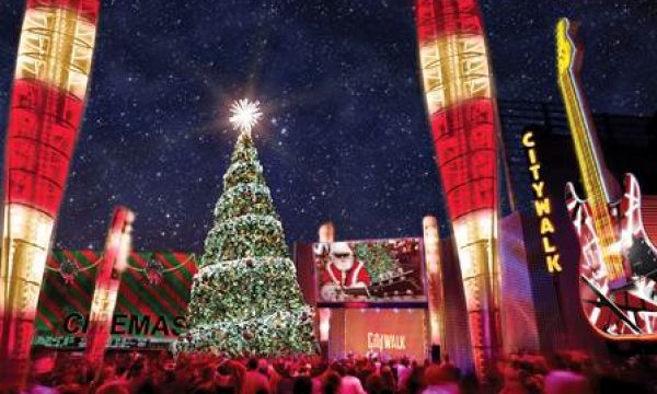 20141123172132Carson_Daly_citywalk_christmas_tree