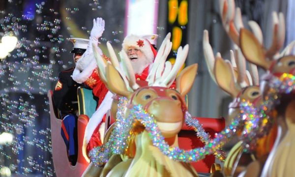 20141125162806the_hollywood_christmas_parade