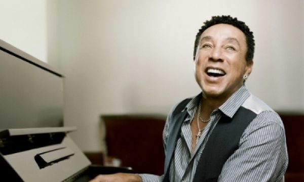 20150318180831Smokey_Robinson_3