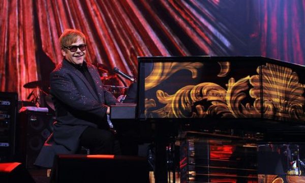 20150319180004Elton_John_Million_Dollar_Piano