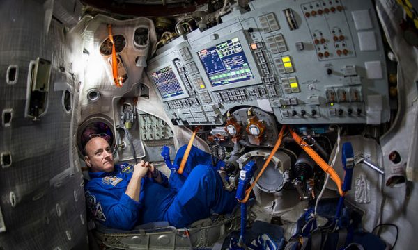 20150327114611Scott_Kelly_space