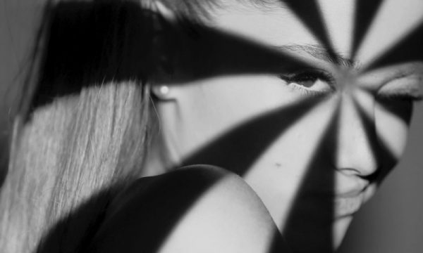20150330123138Ariana_Grande_Honeymoon_Tour