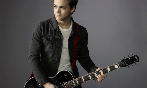 20150530124414Hunter_Hayes