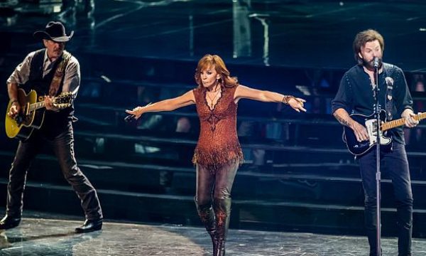 20150713144139Reba_Brooks_Dunn