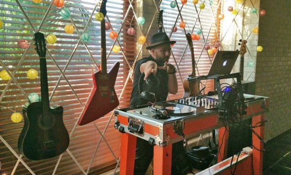 20150715194559Mama_Shelter_Los_Angeles___DJ