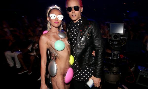 20150831014722Miley_Cyrus_2015_MTV_VMAs