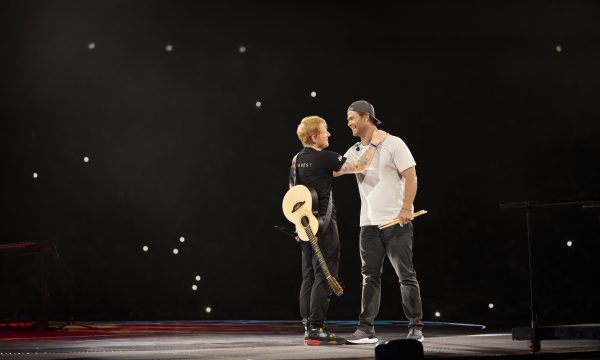 Global superstar Chris Hemsworth joins his friend, GRAMMY Award®-winning singer-songwriter Ed Sheeran, performing the song “Thinking Out Loud” in front of approximately 60,000 fans in Bucharest, Romania on August 24, 2024. This brain-boosting challenge was filmed for the second season of the Disney+ Original series from National Geographic LIMITLESS WITH CHRIS HEMSWORTH, coming 2025.
(National Geographic/Evan Paterakis)