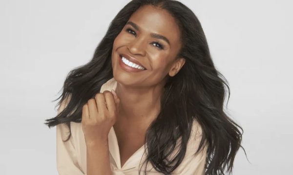 Estée Lauder nia long