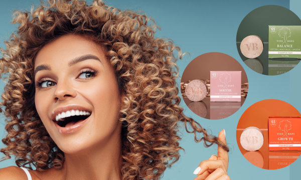 Vida Bars, curly hair