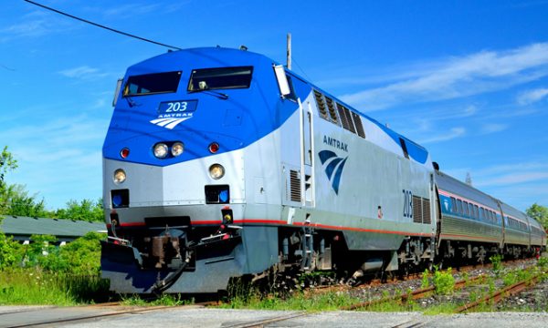 amtrak-363669_1920