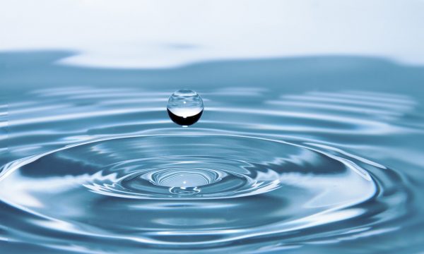 clean-drop-of-water-liquid-40784