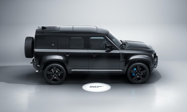 defender-v8-bond-edition_007-1962-danjaq-llc-and-metro-goldwyn-mayer-studios-inc-007-is-a-trademark-of-danjaq-llc-all-rights-reserved