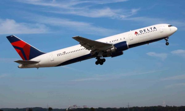 delta0315-party-plane