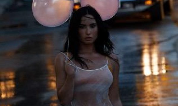 demi lovato low rise jeans