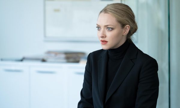 The Dropout -- “Heroes” - Episode 107 -- Under intense scrutiny from the Wall Street Journal, Elizabeth and Sunny double down on defense. Tyler and Erika face a difficult choice. Elizabeth Holmes (Amanda Seyfried), shown. (Photo by: Beth Dubber/Hulu)
